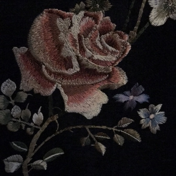 Beautiful embroidered coat 🖤 - Picture 3 of 3